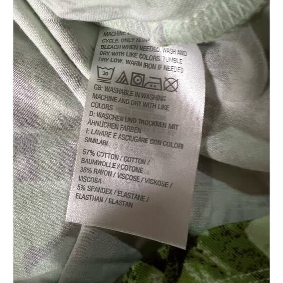 DENIM & CO. WOMEN'S PRINTED V-NECK 3/4 SLEEVE TOP GREEN - Picture 4 of 6